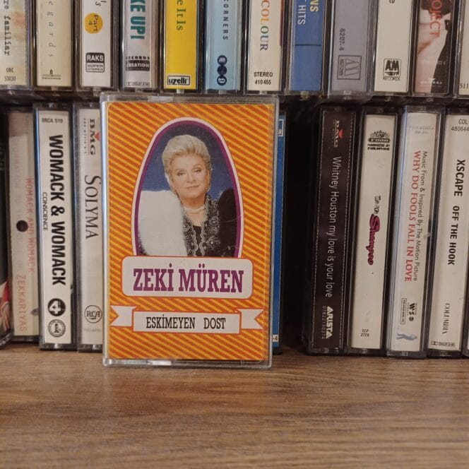 Zeki Müren - Eskimeyen Dost (Kaset, 2.El)